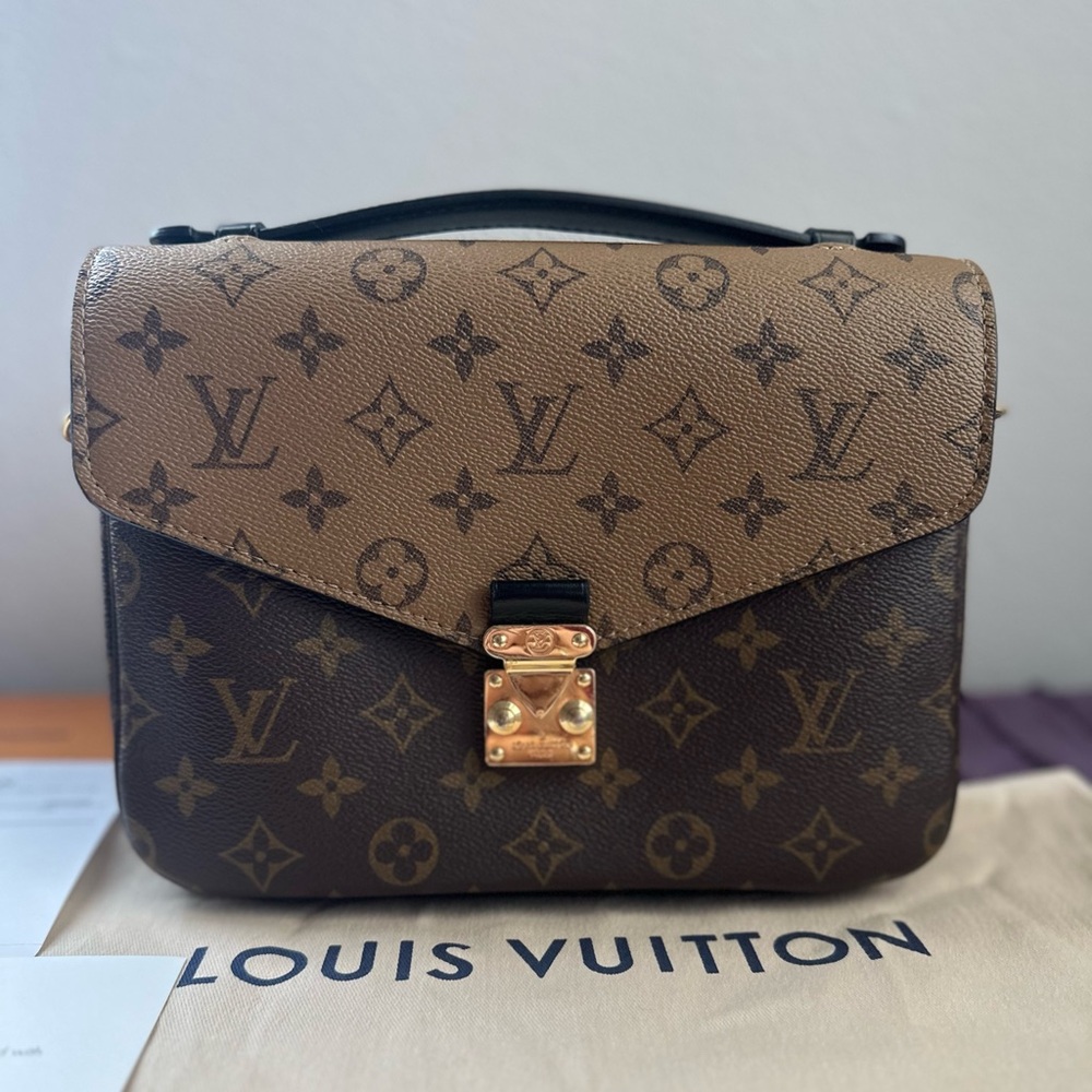 LV Pochette Métis in Reverse monogram